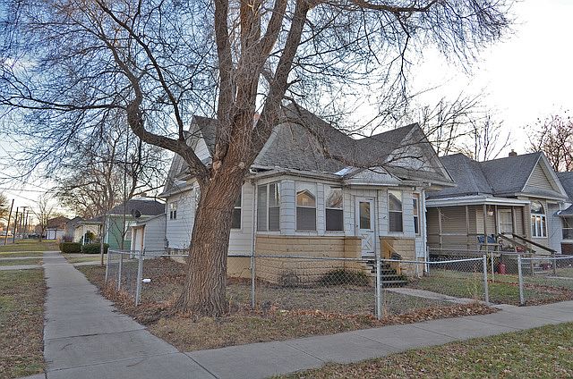 1st image of 713 E Kent St