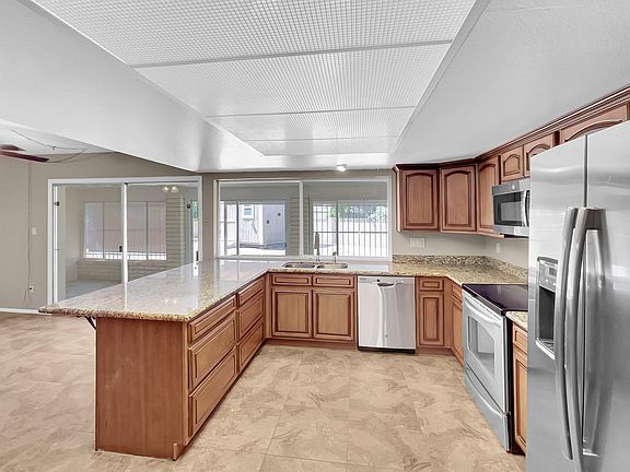 4th image of 17609 N Avelino Dr