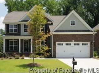 105 Shadow Oak Ln, Fayetteville, NC 28303