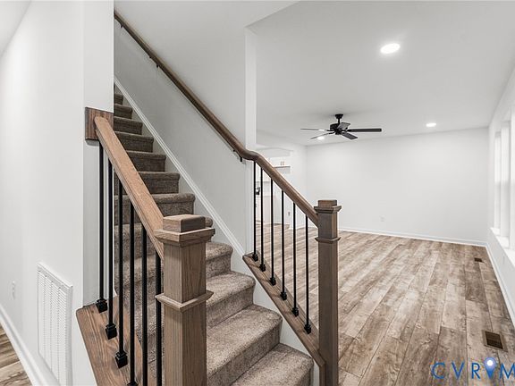 4th image of 606 W Point Dr