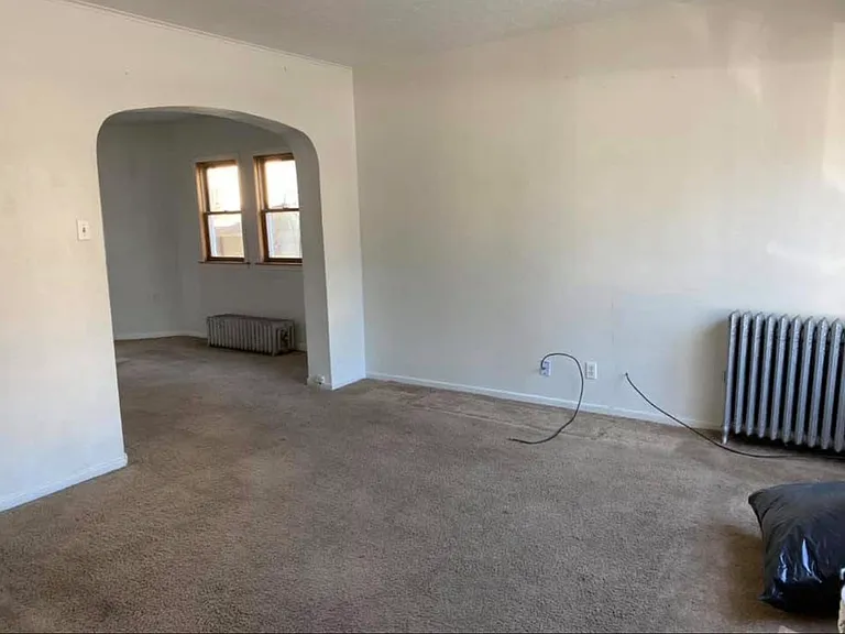 220 S Valley Ave — Photo 4