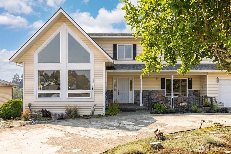 4th image of 2543 Crescent Street