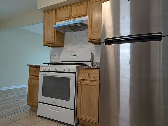3rd image of 25 Wildwood Ln