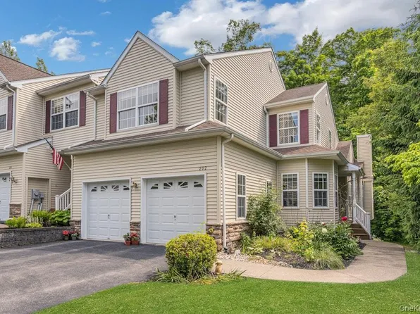 202 Pondview Loop #202, Wappingers Falls, NY 12590