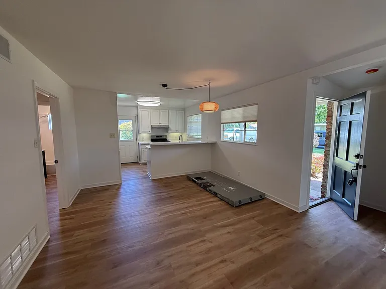 31 Dorset Ln — Photo 3