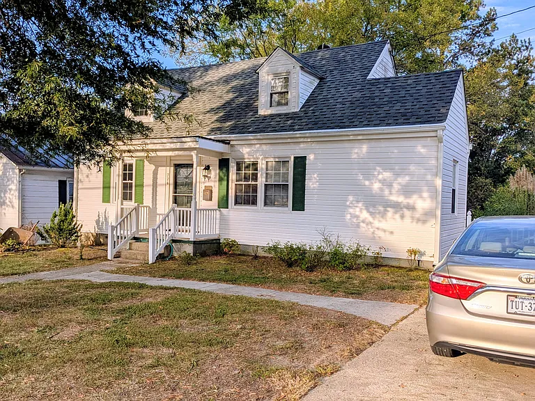 726 Marshall Ave — Photo 2