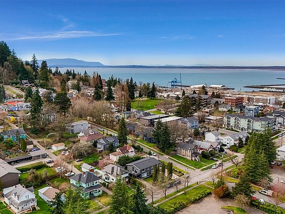 3rd image of 800 E Maple Street