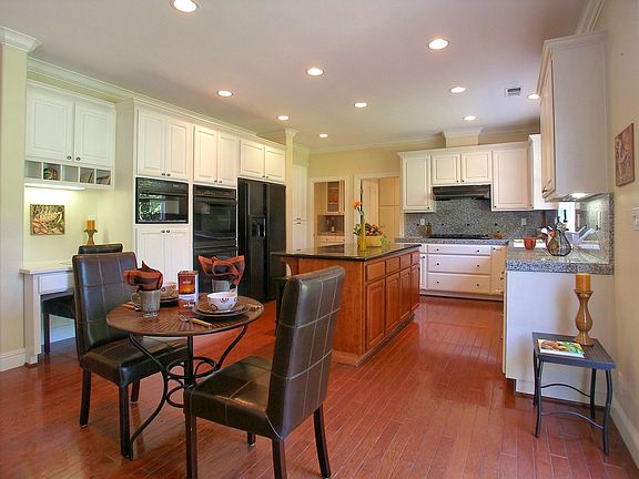3rd image of 707 Iris Gardens Ct