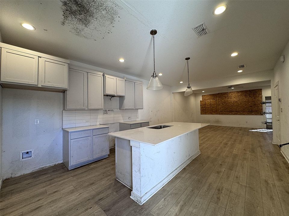 2nd image of 3012 Anita St