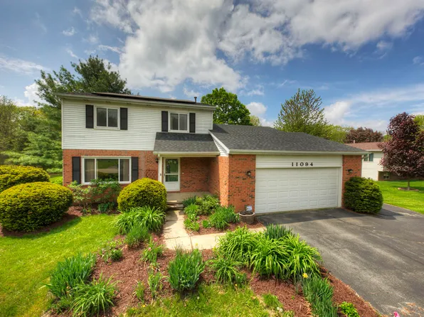 11094 Shadow Woods Ln, Whitmore Lake, MI 48189
