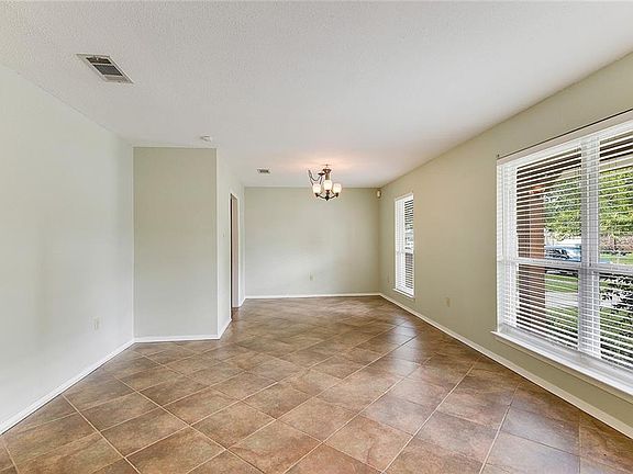 5th image of 804 N Lake Verret Ct