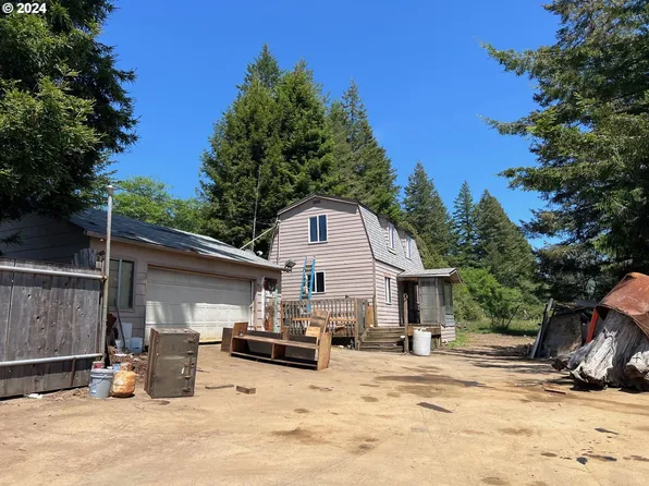 750 Old County Rd, Brookings, OR 97415