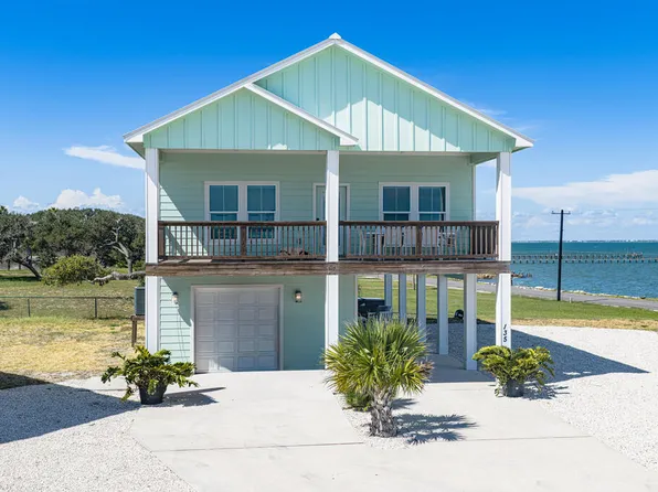135 Seven Palms Dr, Rockport, TX 78382