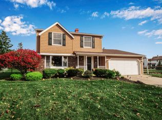 9 Robinwood Ct, Lancaster, NY 14086