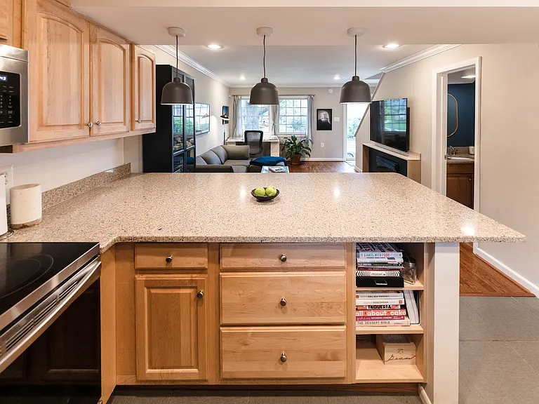 202 S Virginia Ave — Photo 13