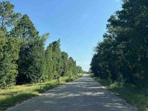 Exterior Neighborhood (street photo)