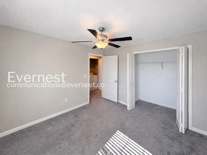 946 Royal Empress Dr — Photo 17