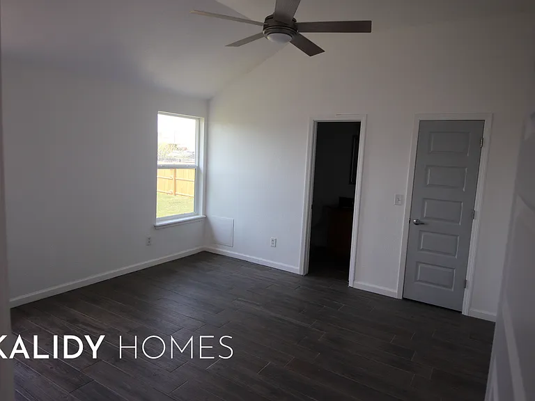 1400 Buena Vista Cir — Photo 18