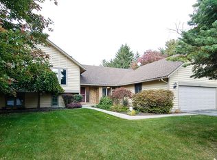 262 Forest Ave, Roselle, IL 60172