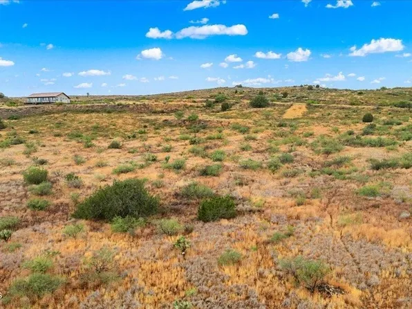 15865 E Broken Bit Rd, Mayer, AZ 86333
