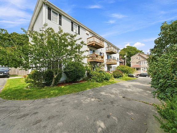 3rd image of 434 Linden St APT 4