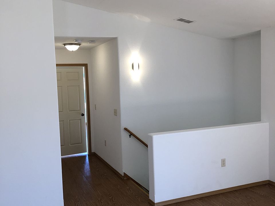PL220E - Living Room-Stairs_10032019
