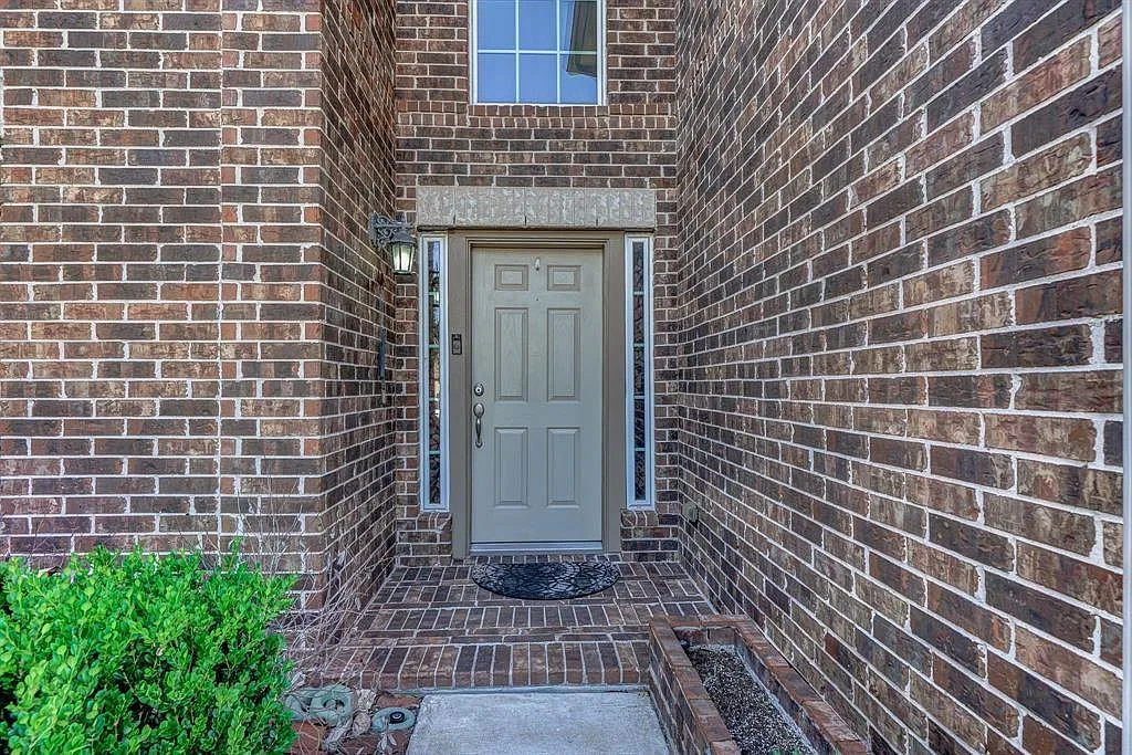 4 bed, 2.5 bath, 2689 sqft, $2,800 — Photo 3