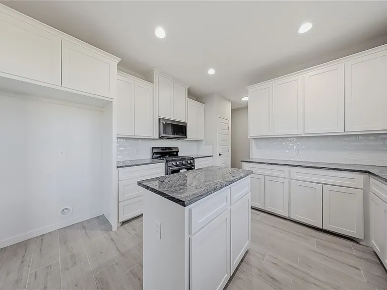 710 Mereet Dr — Photo 10