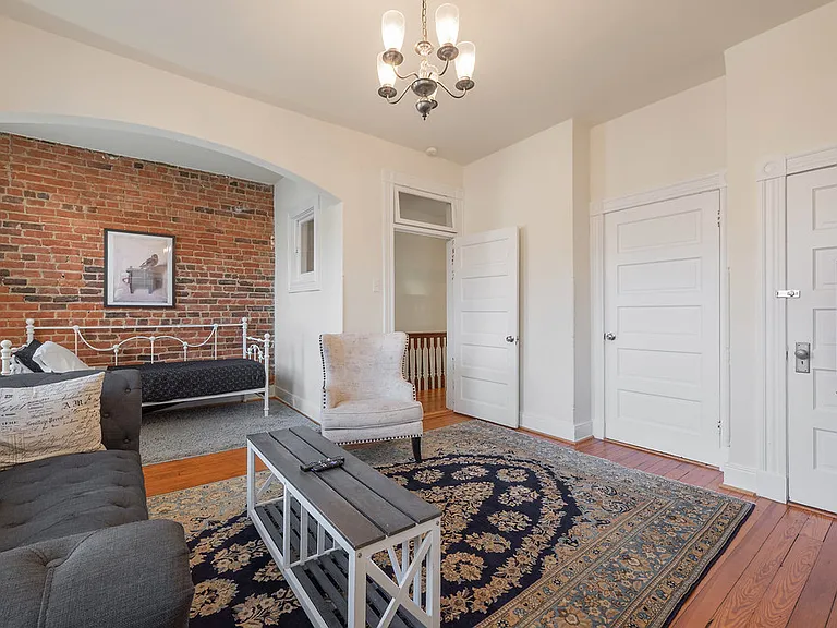 113 N Robinson St — Photo 6