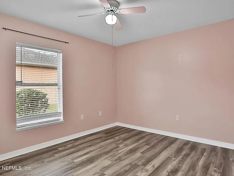 11 Wheatfield Dr — Photo 24