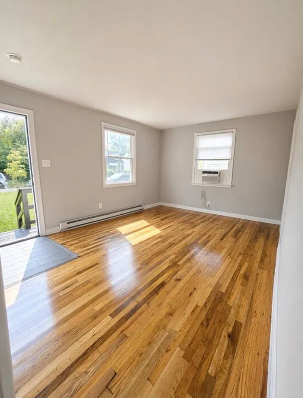 3 bed, 1.0 bath, $1,695 — Photo 2