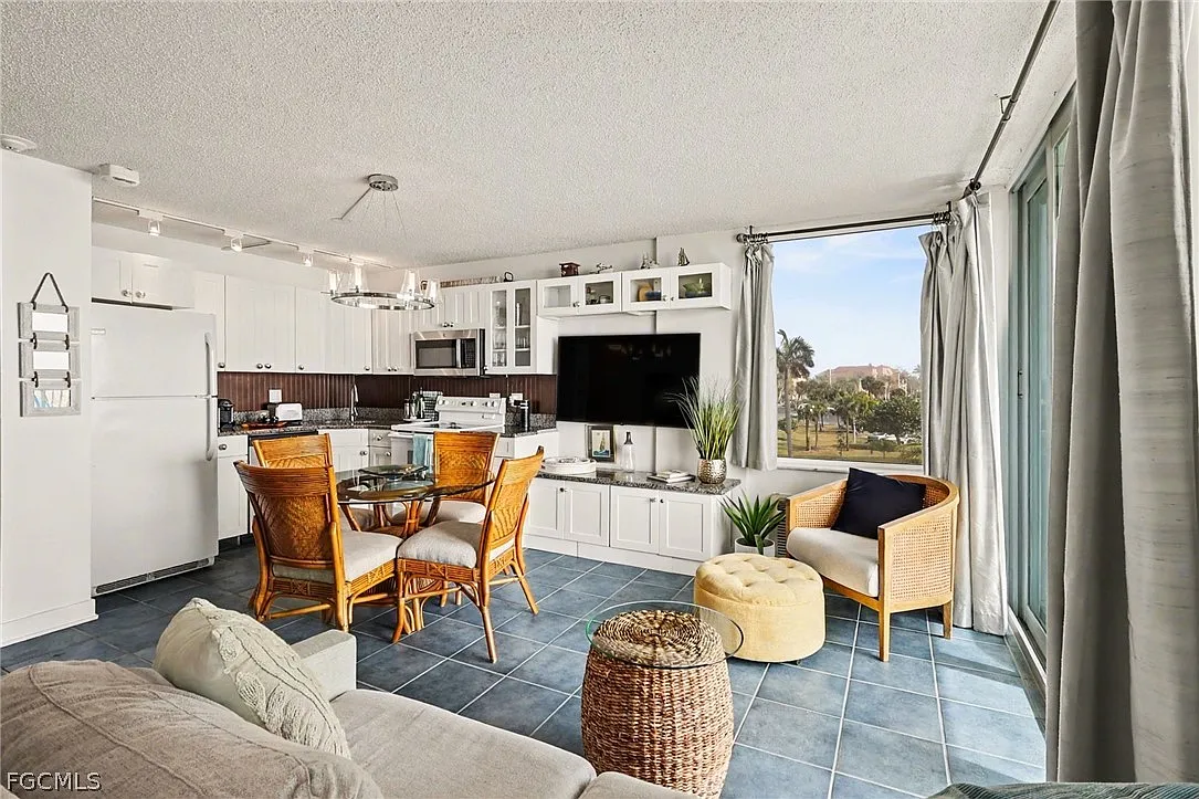1 bed, 1.0 bath, 517 sqft, $7,500 — Photo 3