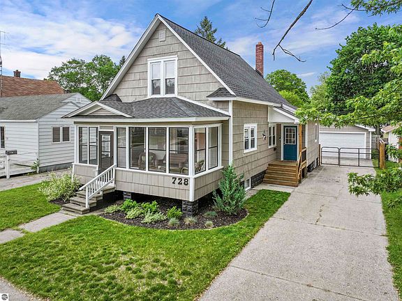 4th image of 728 E Chapin St
