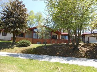 128 Gentle Breeze Dr, Chapmanville, WV 25508