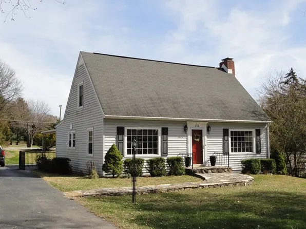 213 Wassona Dr, Marion, VA 24354