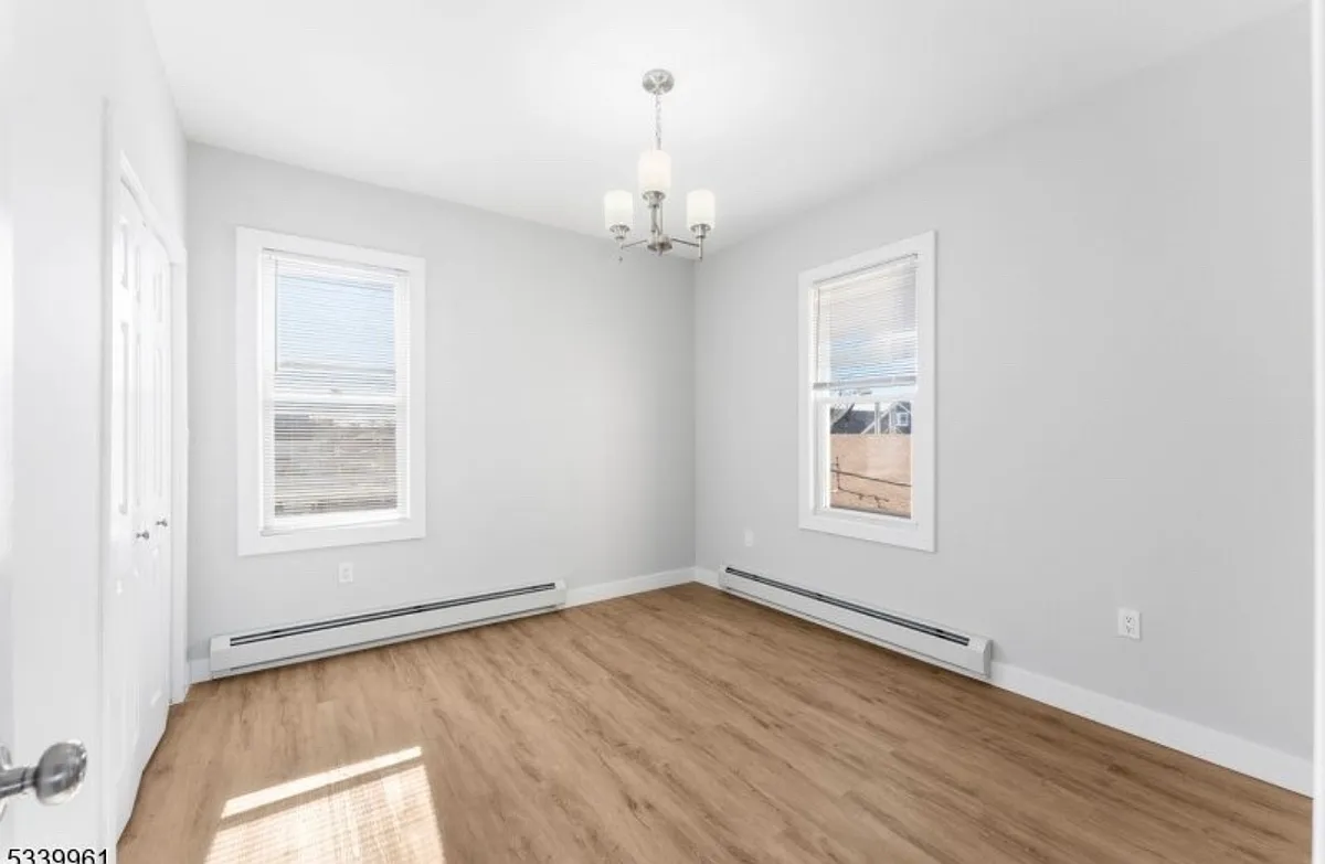 Building Photo - 950-952 Monroe Ave #2R