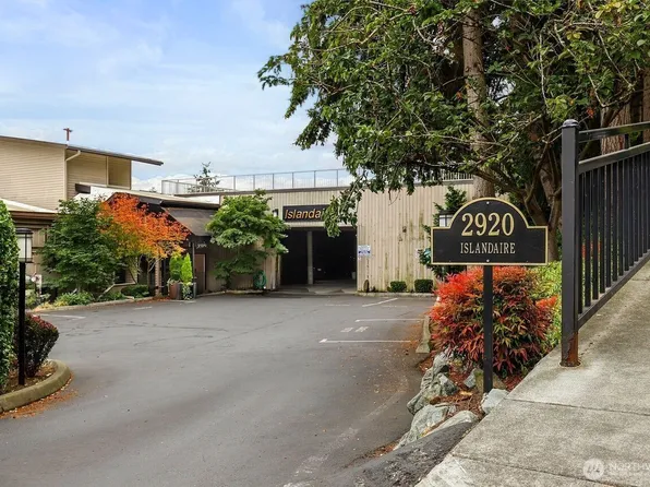 2920 76th Avenue SE #106, Mercer Island, WA 98040