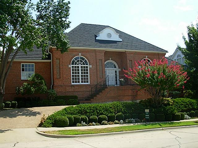 1st image of 1700 Dowling Dr