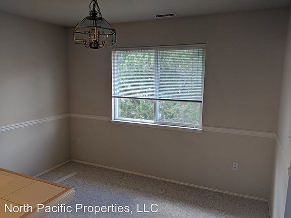 3rd image of 25235 SE Klahanie Blvd APT L302