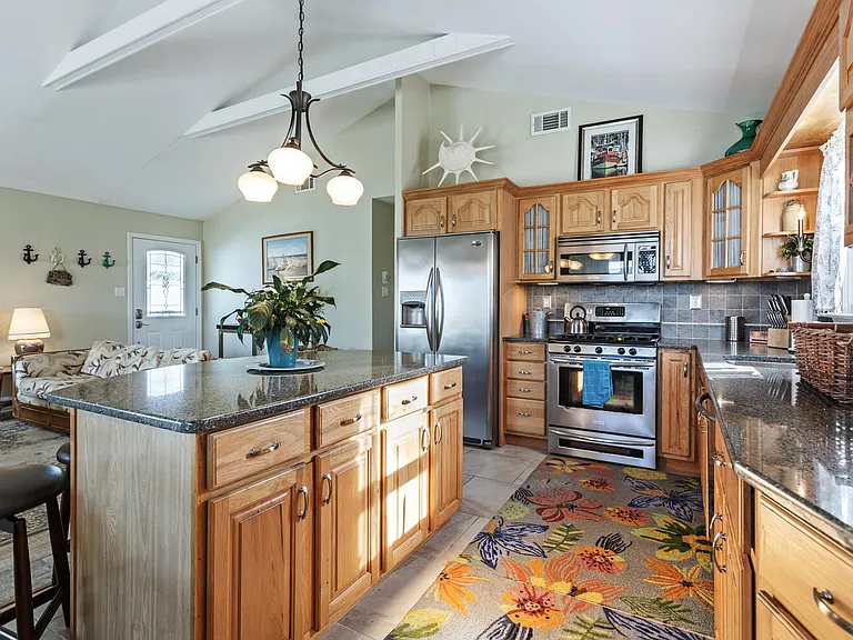 606 W Beach Ave — Photo 41