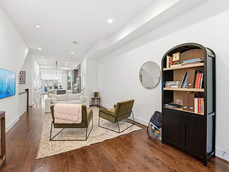 1841 Monroe St NW — Photo 7