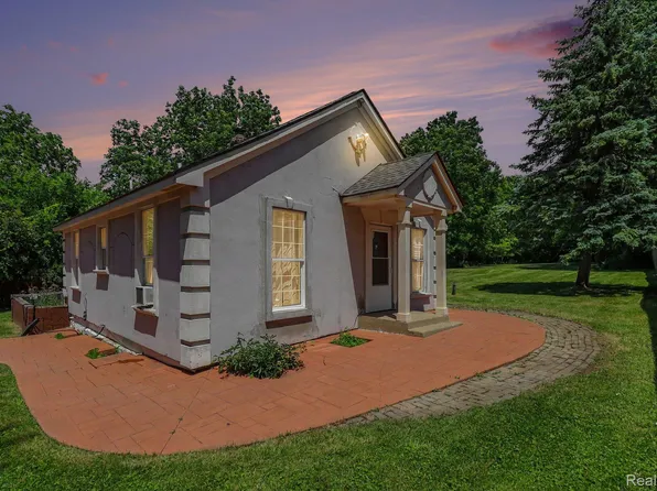 235 Alberta St, Auburn Hills, MI 48326