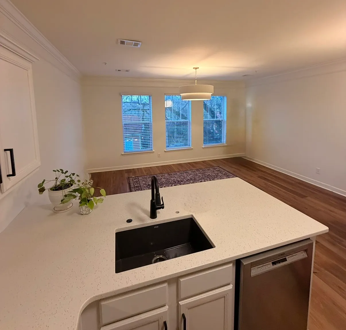2310 Elliott Ave — Photo 1
