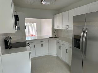 12422 NW 7th Ln, Miami, FL 33182