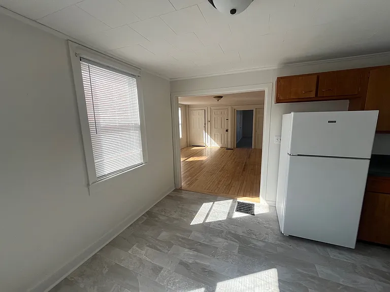 938 Shelburne Rd — Photo 3