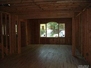 977 Tyrus Ct, Merrick, NY 11566