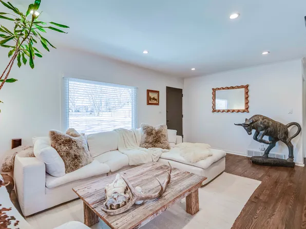 4825 W 76th St, Prairie Village, KS 66208