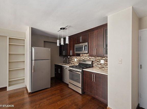 5th image of 3950 N Lake Shore Dr APT 422