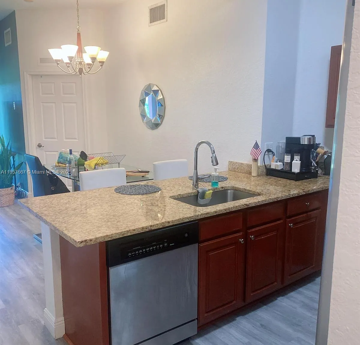 3 bed, 1600 sqft, $3,100 — Photo 3