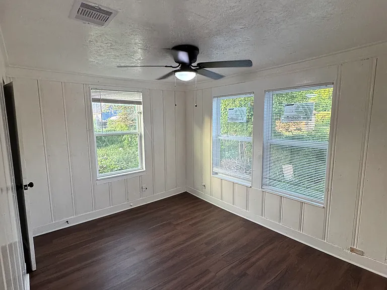 878 Granville Dr — Photo 6
